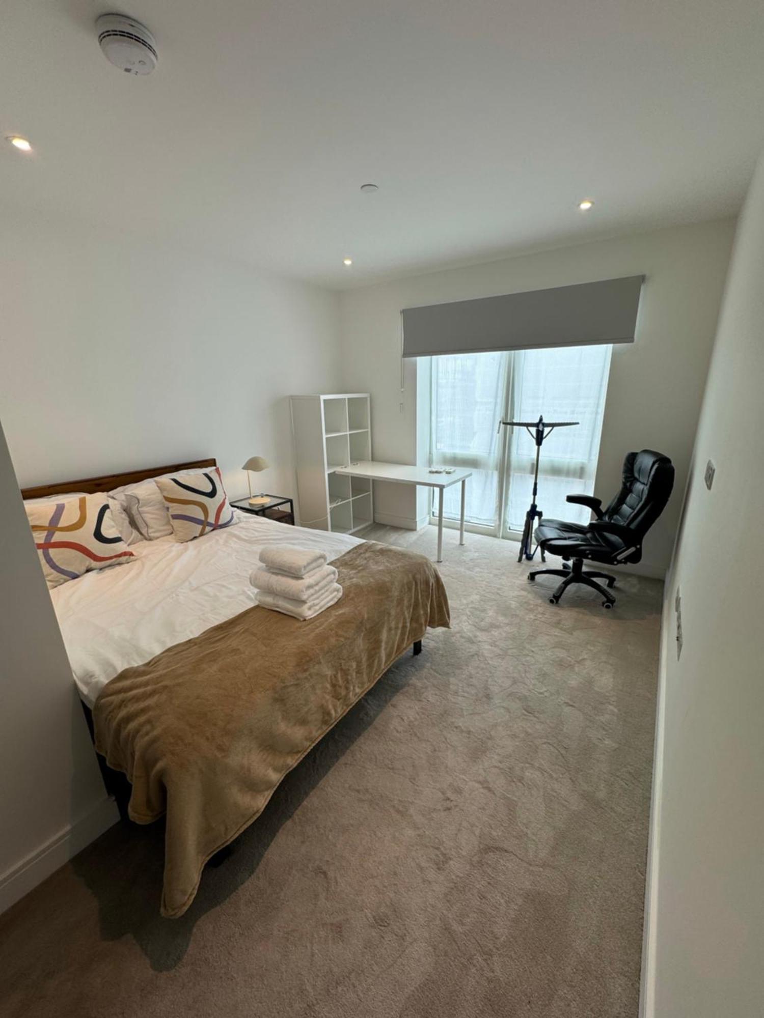 New 2 Bedroom, 2 Bathroom Flat In Fulham * Londres